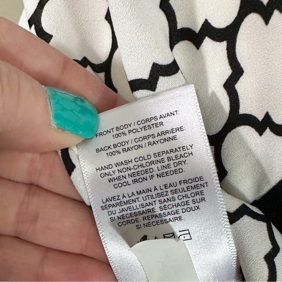 🌸Express- Black/White Patterned Dressy Tank Top- Size S - Picture 6 of 8